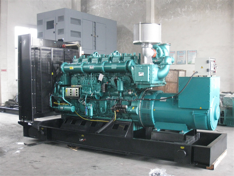 西林200KW 柴油发电机的油耗是多少？